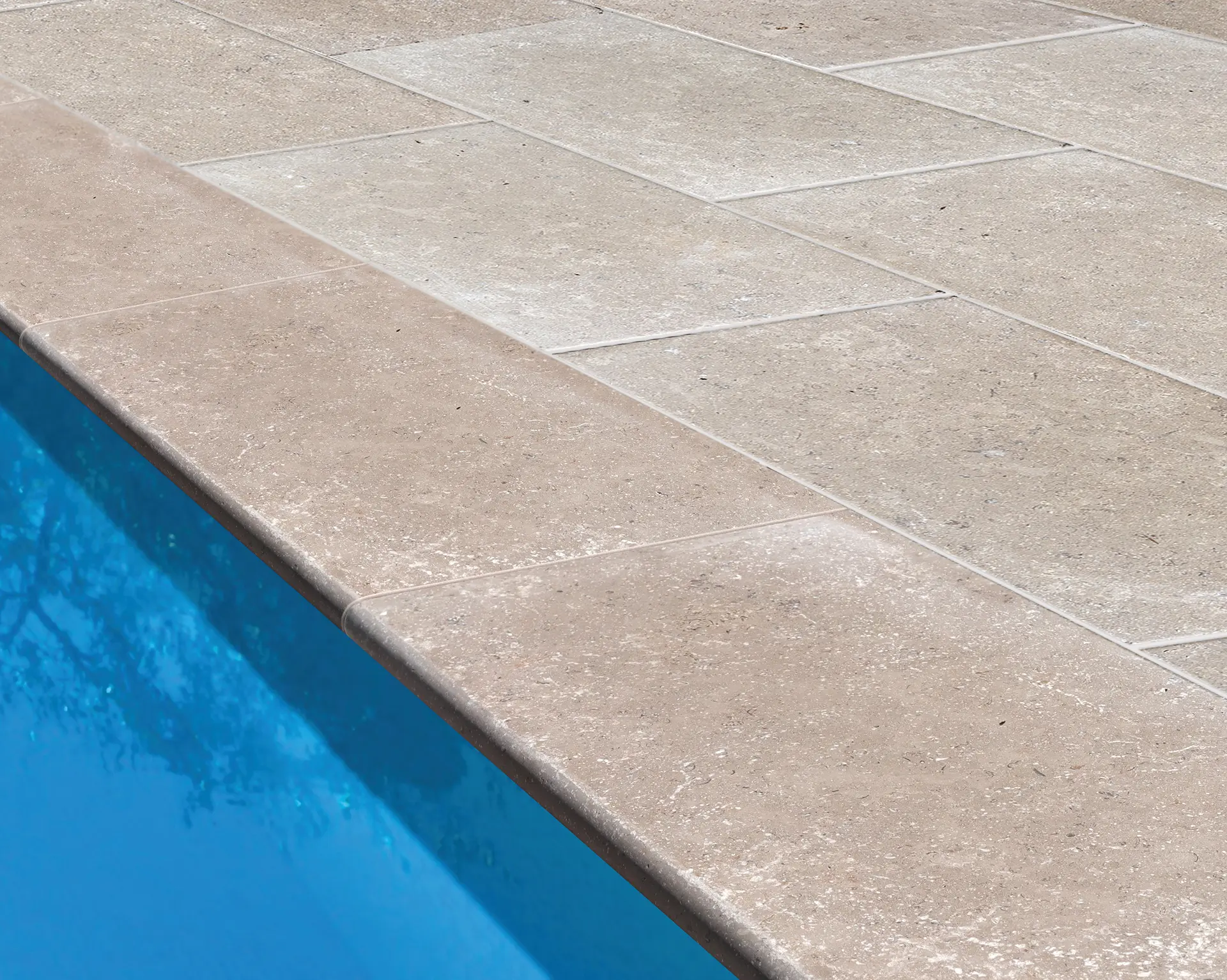 Ambiance LuxorTumbled Margelles